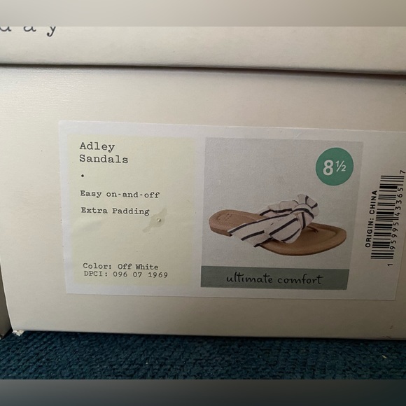 Brand new size 81/2 Adley sandals off white extra padding - Picture 2 of 4